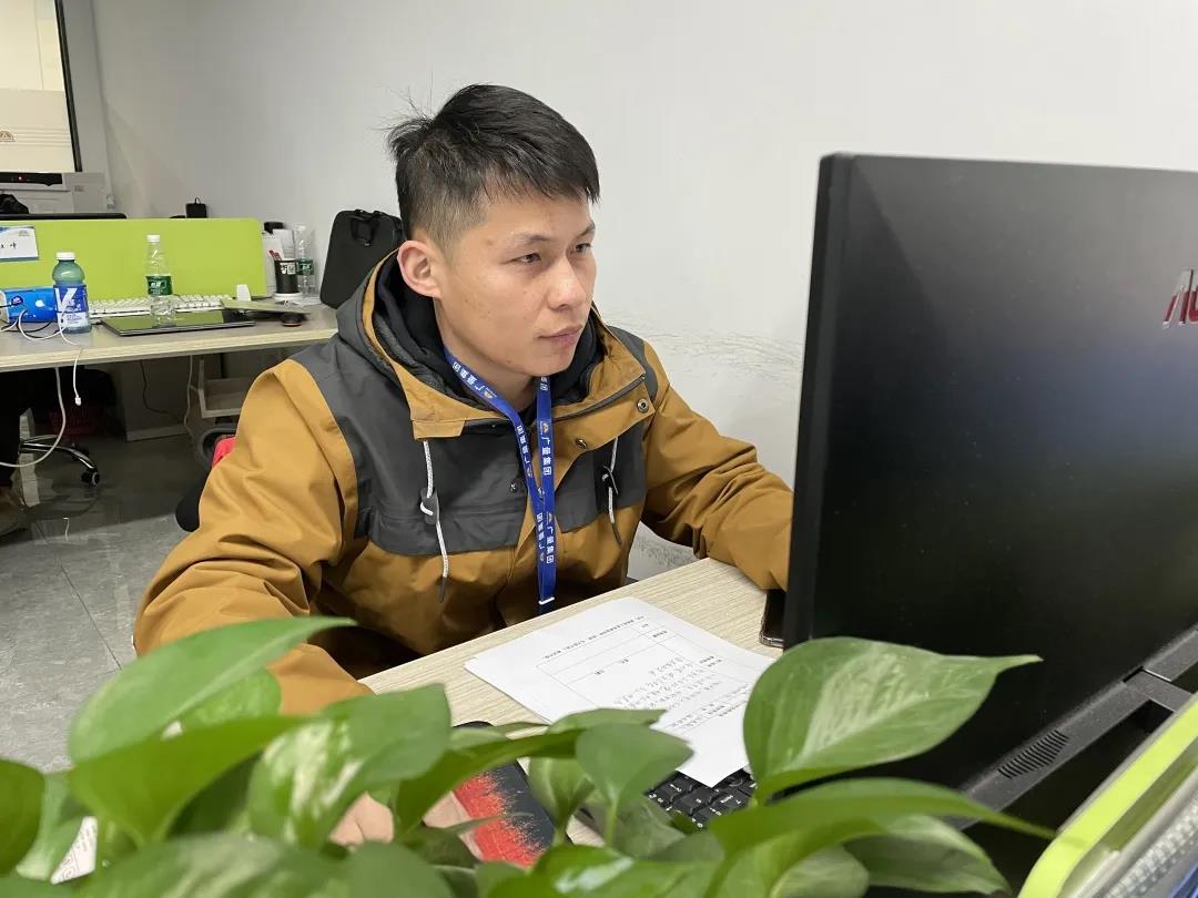 喜讯丨KB88凯时官网测绘公司熊慈斌喜提“广东省手艺能手”声誉称呼！