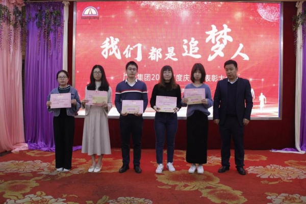 一名党员，，，，就是一面鲜红的旌旗
